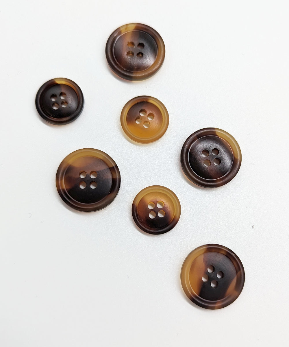 Knopf mit 4 Löchern, honigbraun aus Galalith in Hornoptik, ⌀ 15 mm, 20 mm, 25 mm