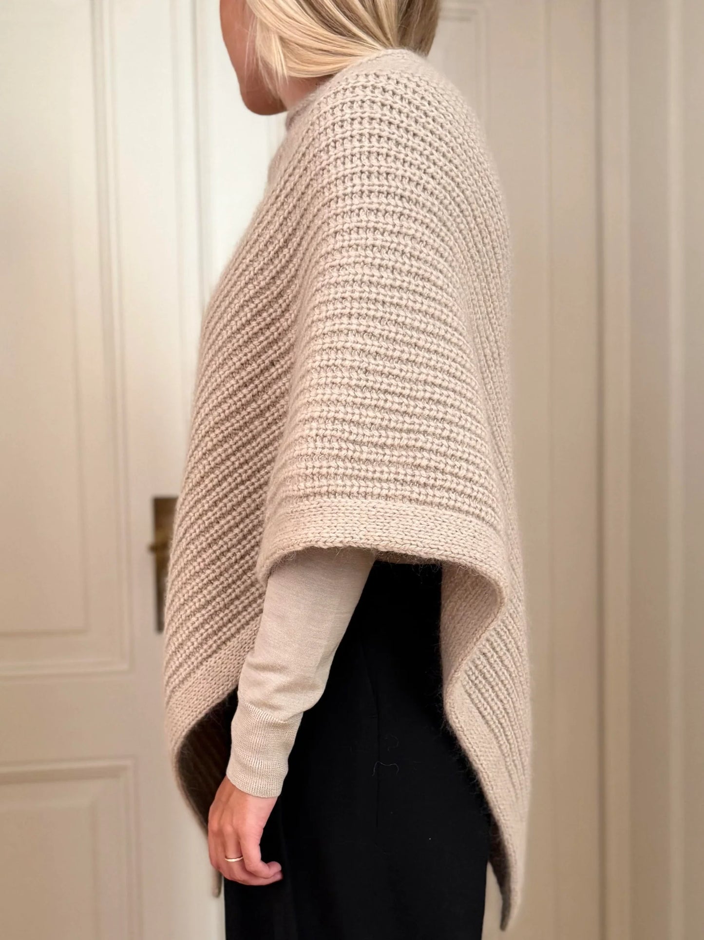 Strickpaket My Flow Poncho von Norgard Knit aus dem Originalgarn von Gepard