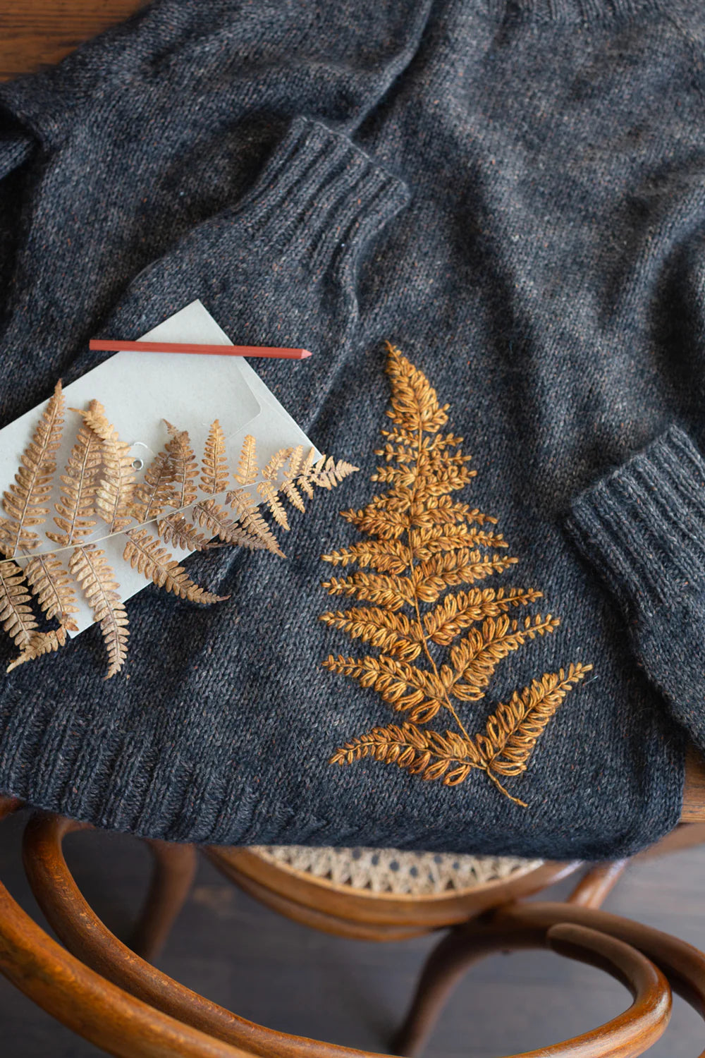 Judit Gummlich: Embroidery on Knits (English)