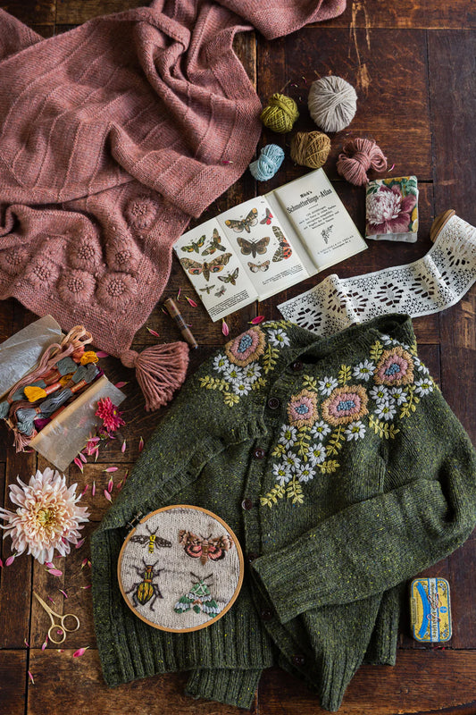 Judit Gummlich: Embroidery on Knits (English)