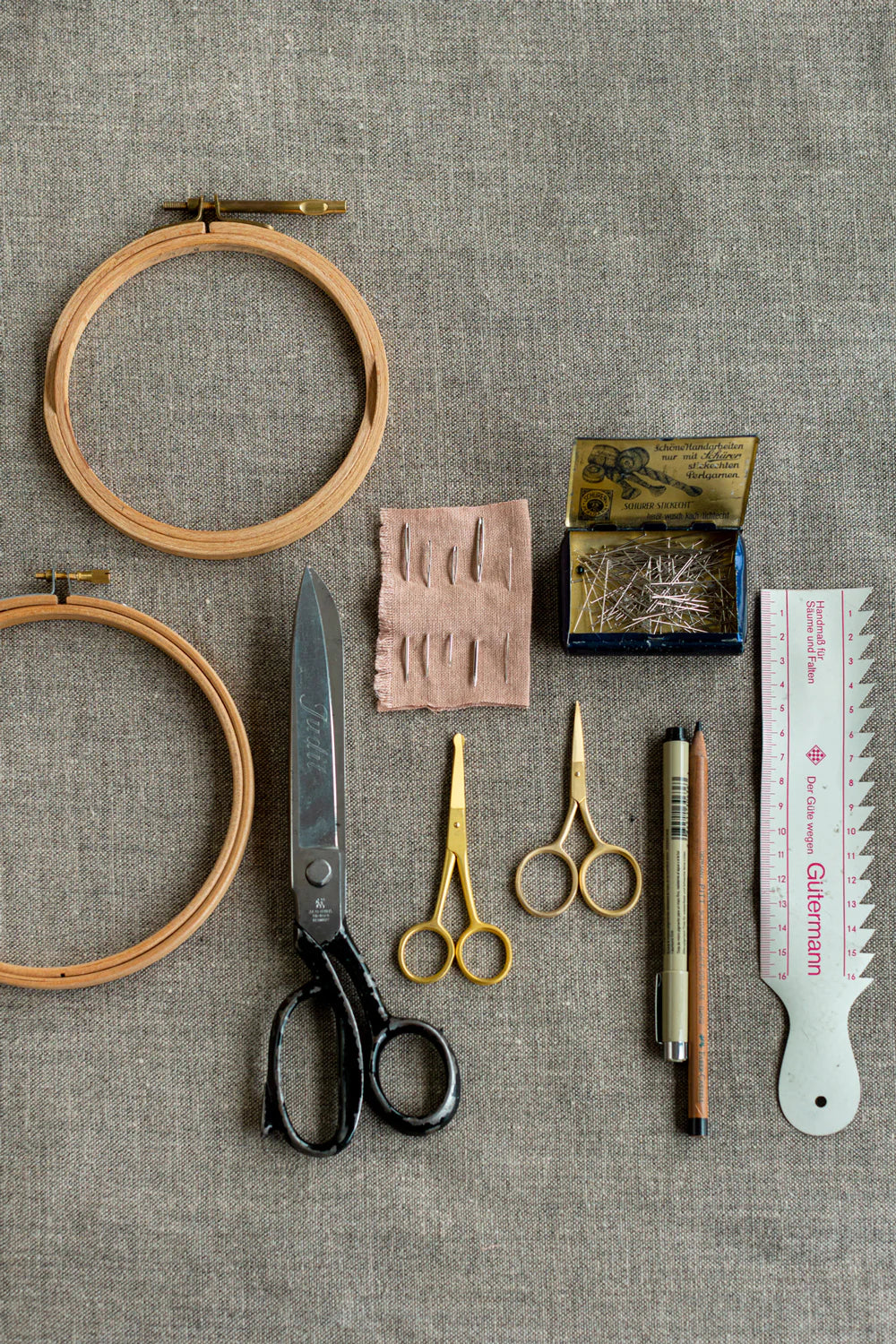 Judit Gummlich: Embroidery on Knits (English)