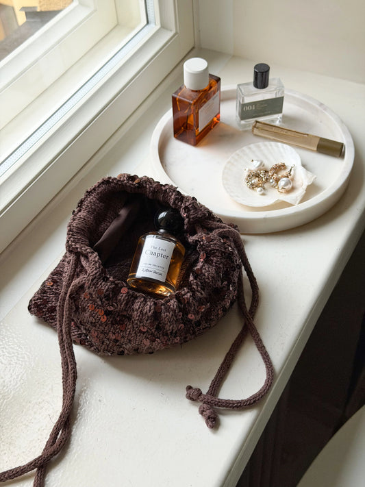 Strickpaket Frida Mini Bag aus Sequins von Sysleriget & passendem Garn (EN)
