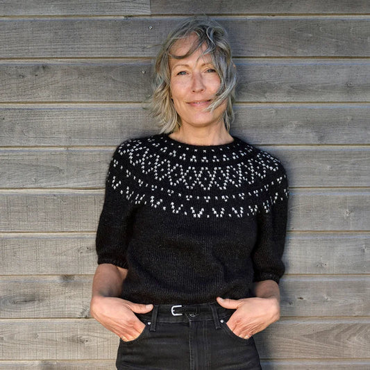 Strickset Midnight Mirage Top von Anne Ventzel aus dem Originalgarn von Isager