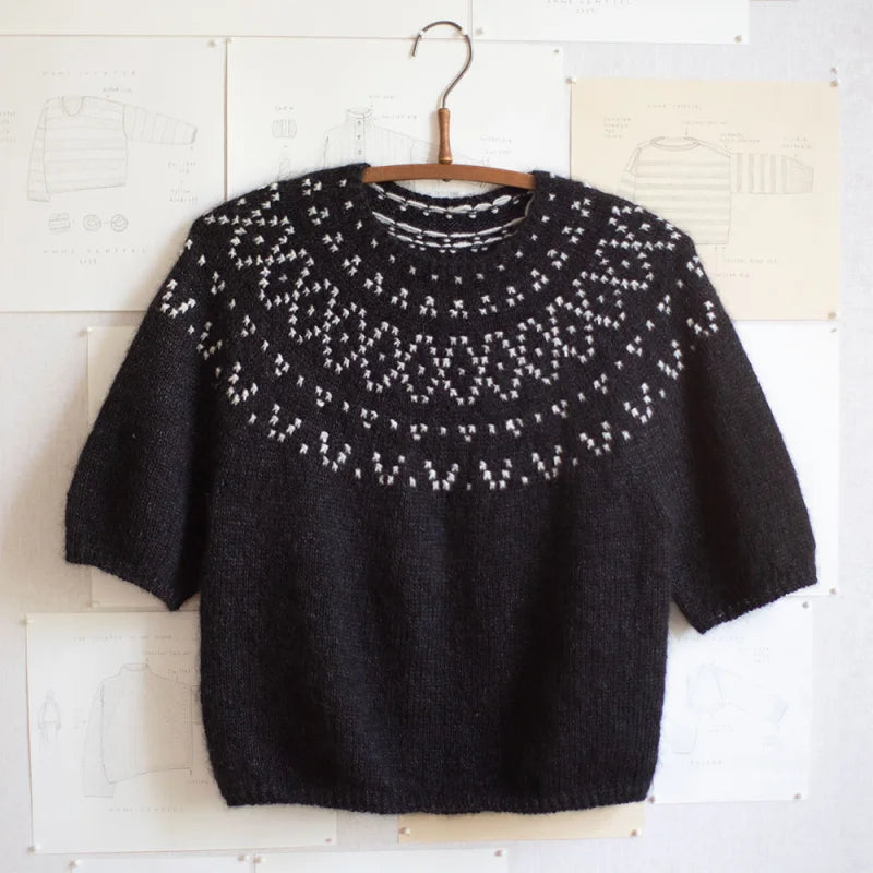 Strickset Midnight Mirage Top von Anne Ventzel aus dem Originalgarn von Isager