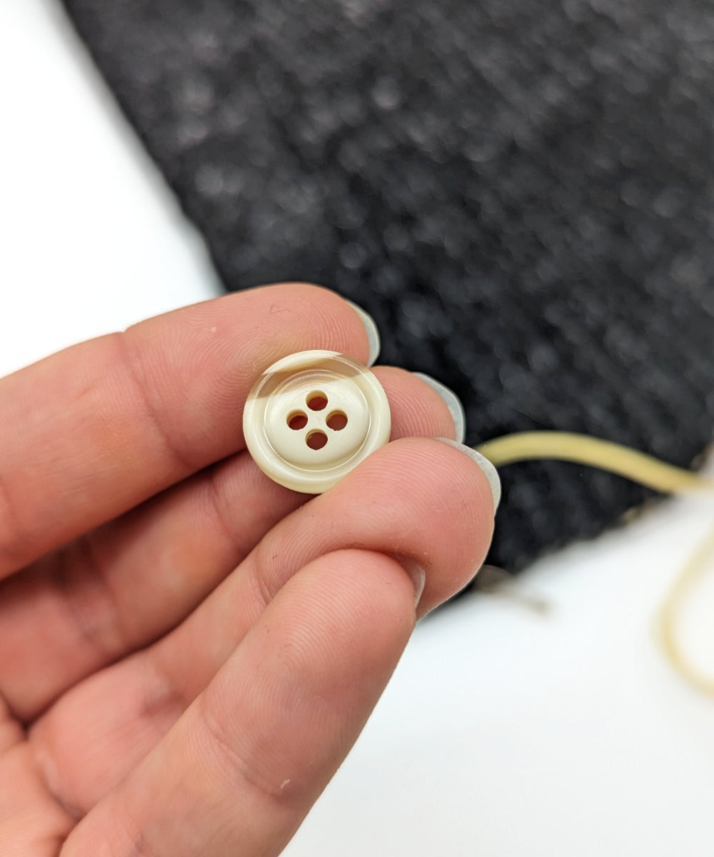 Knopf beige-hellbraun aus Galalith in Hornoptik, ⌀ 15 mm, 20 mm, 25 mm