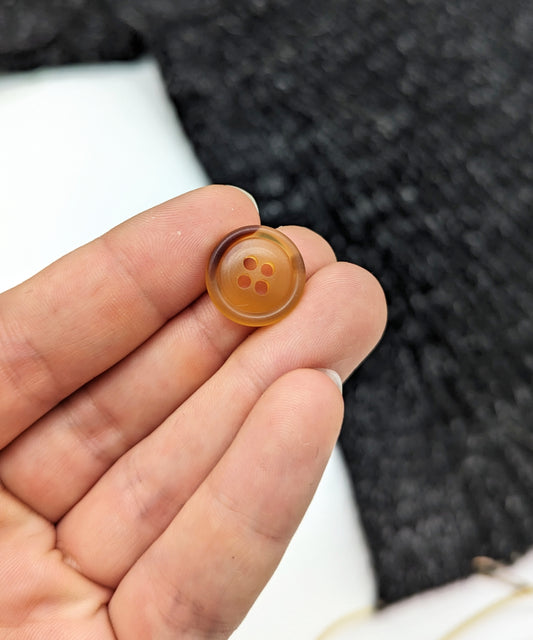Knopf mit 4 Löchern, honigbraun aus Galalith in Hornoptik, ⌀ 15 mm, 20 mm, 25 mm