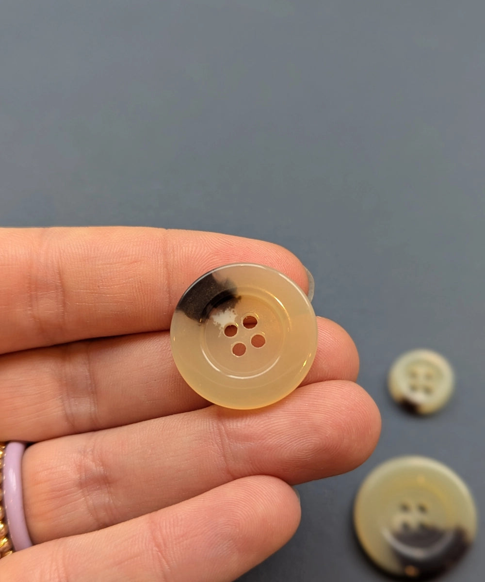 Knopf in Hornoptik mit 4 Löchern, aus Galalith ⌀ 12 mm, 23 mm, 28 mm
